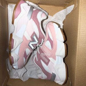 New Balance Pink Rose Sneakers